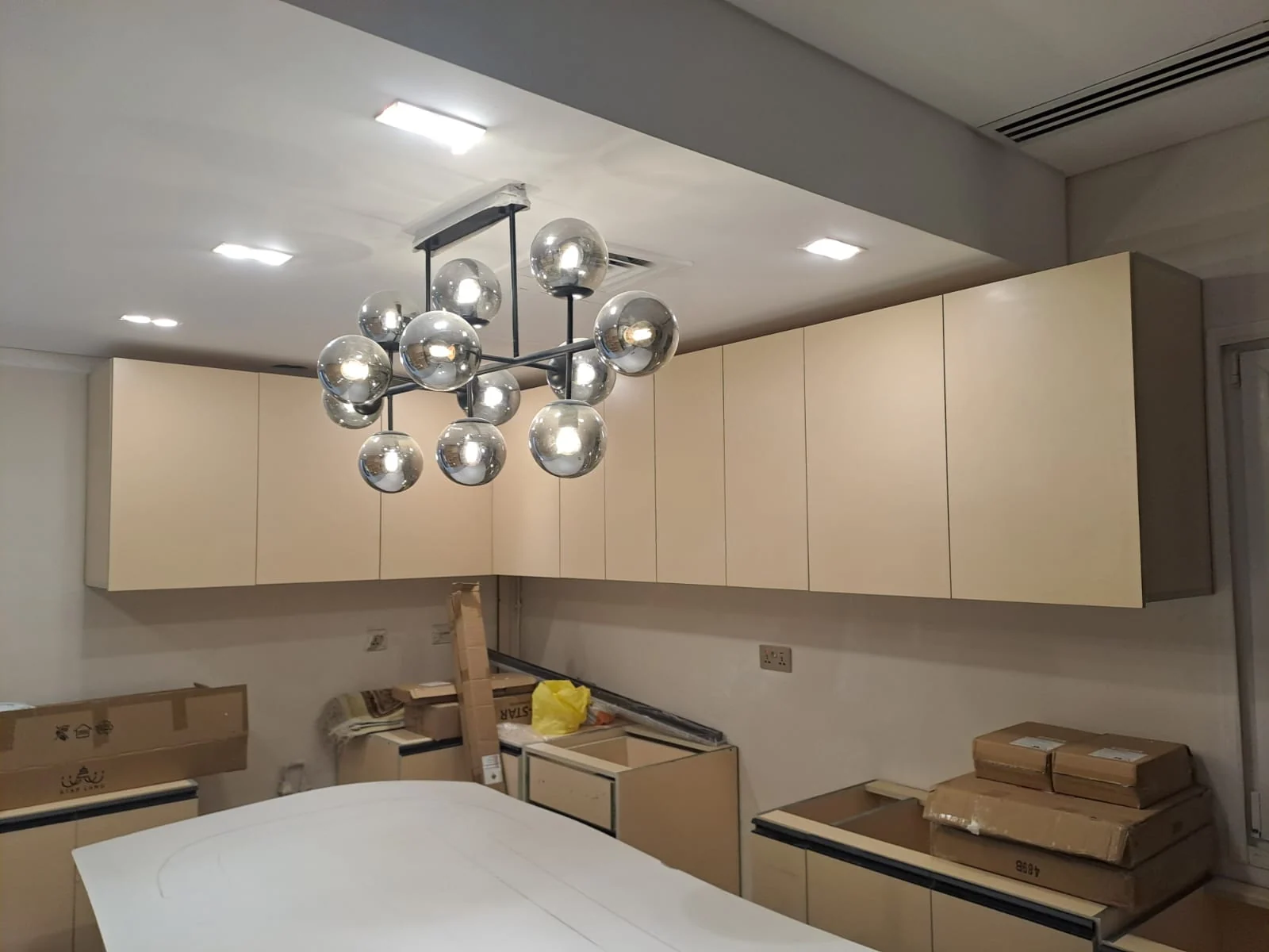 Full-Width Minimal Upper Cabinetry